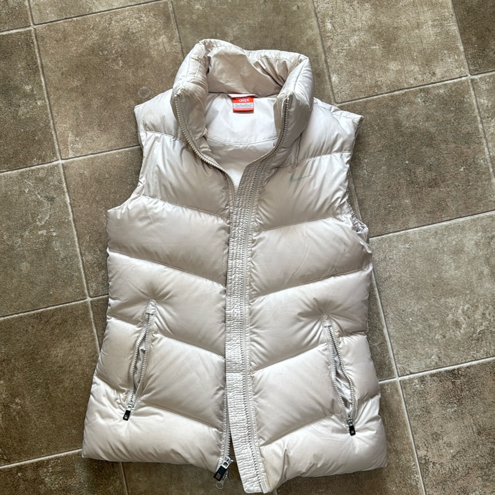 Nike Puffer Best Beige